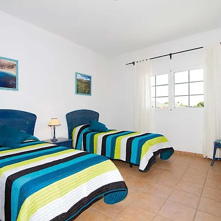 Sleeps 10 Air Con Wifi